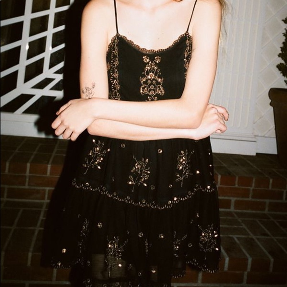 NWOT UO Hanna embellished scallop babydoll mini